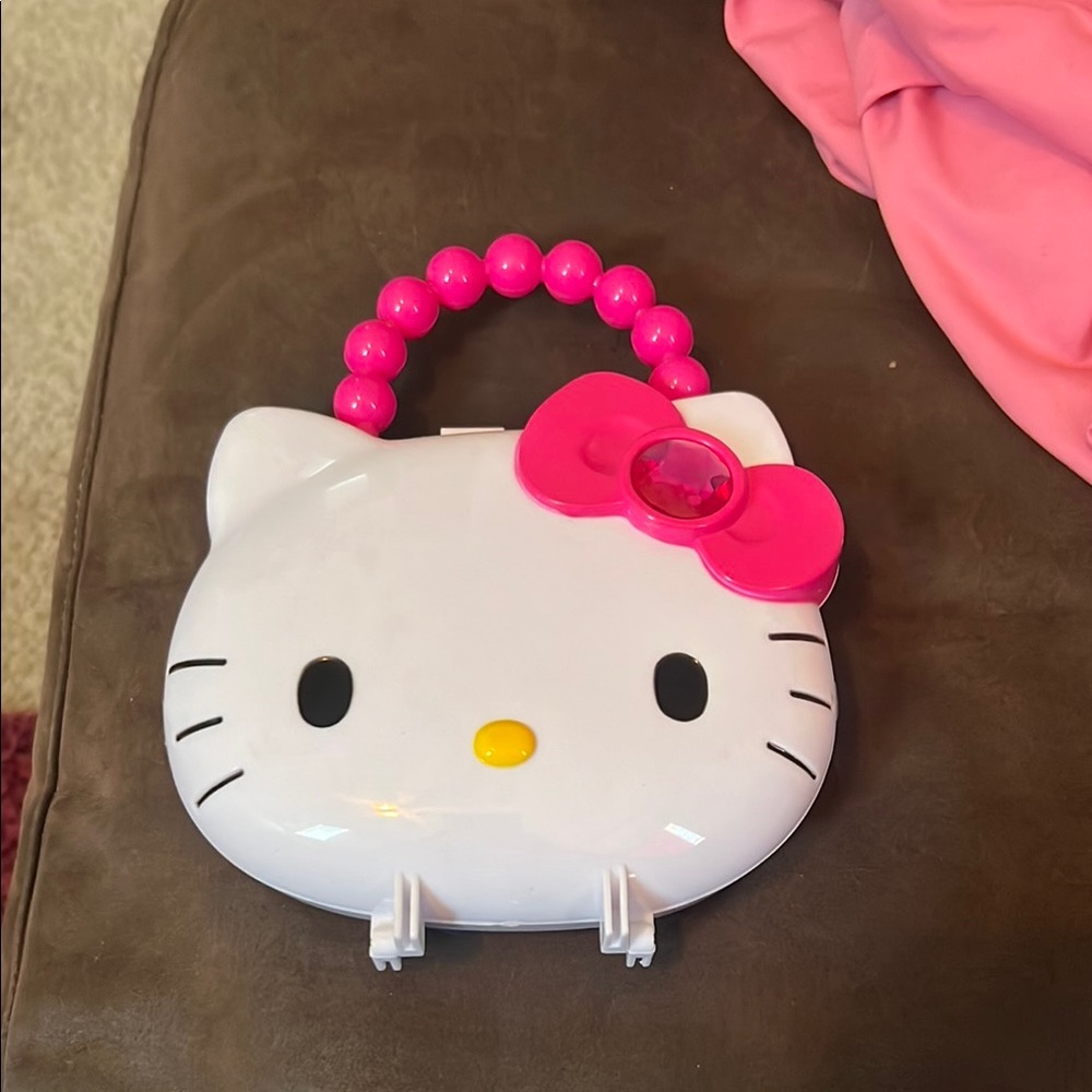 Mini hello kitty purse